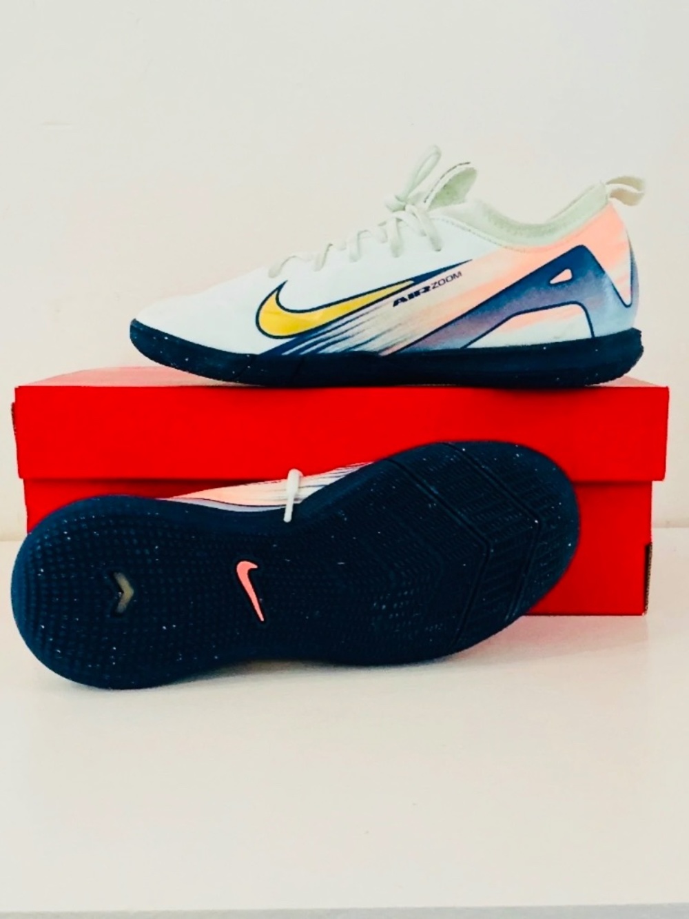 Nike Air Zoom Indoor Soccer Shoes – Size US 6Y